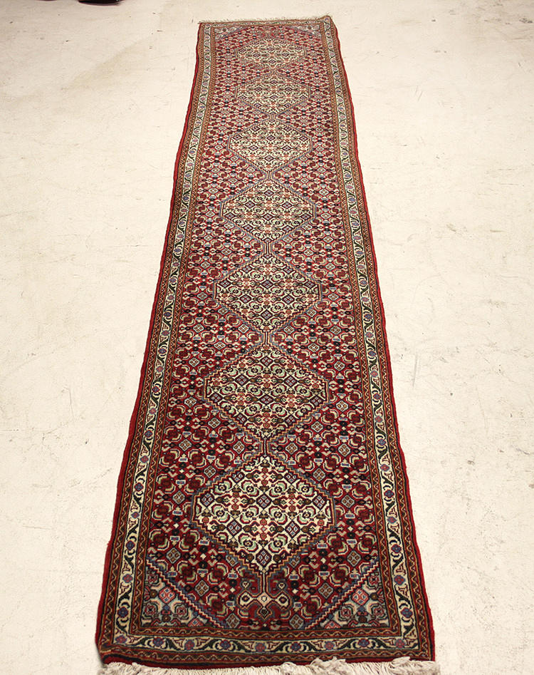 MATTA, orientalisk, handknuten, persisk Senne, cirka 300 x 53 cm.