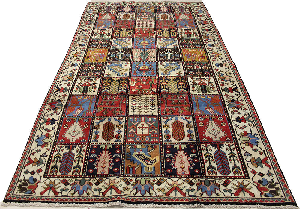 MATTA, orientalisk, handknuten, persisk Baktiari, cirka 310 x 165 cm.