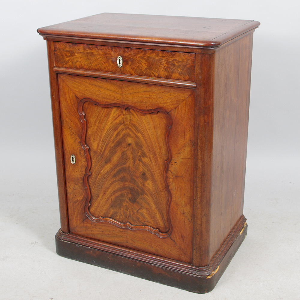 KONSOLSKÅP, mahogny/rotfaner, nyrokoko.