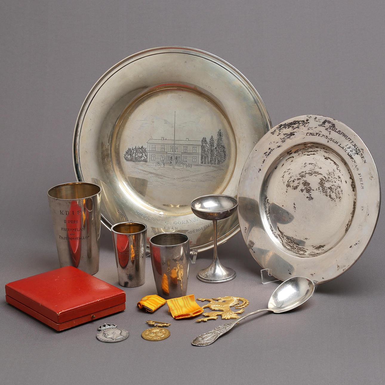 SILVERFÖREMÅL många med text Curt Göransson.