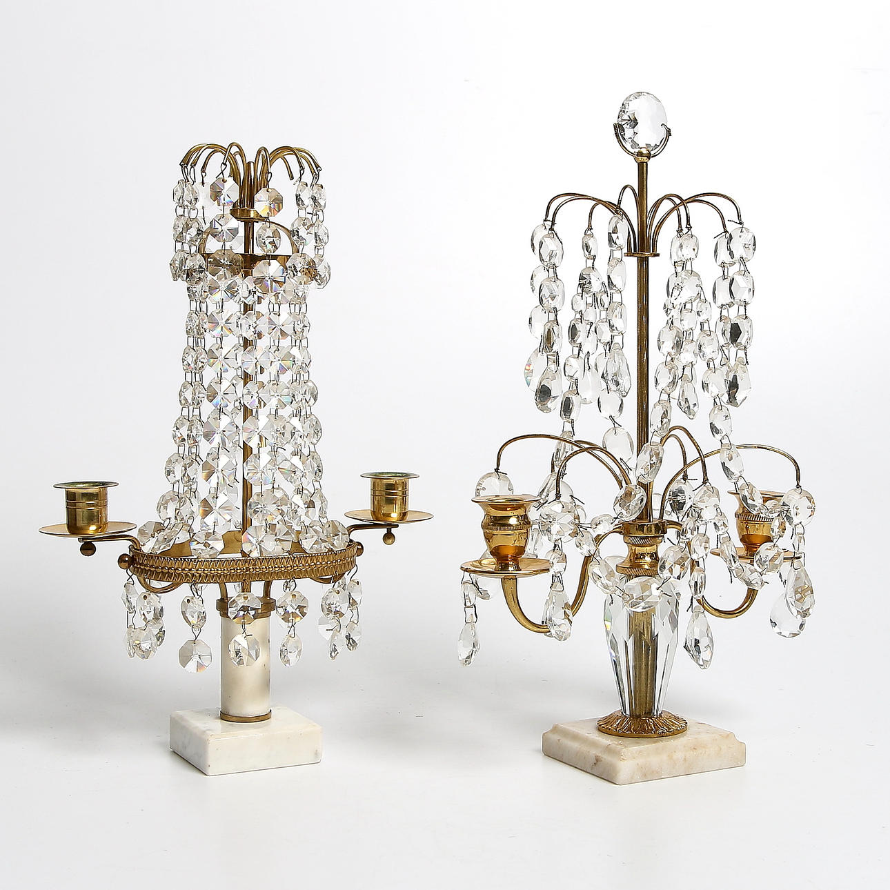 BORDSLYSTRAR, 2 st, mässing och marmor, Gustaviansk stil, 1900-tal.