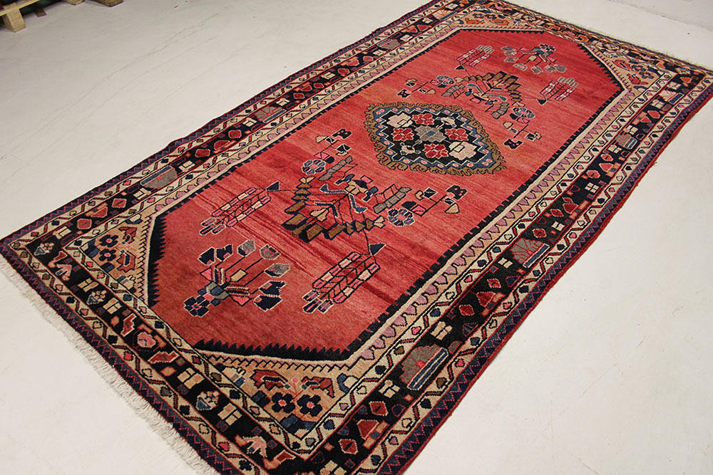 MATTA, orientalisk, handknuten, persisk Tuserkan, cirka 267 x 145 cm.