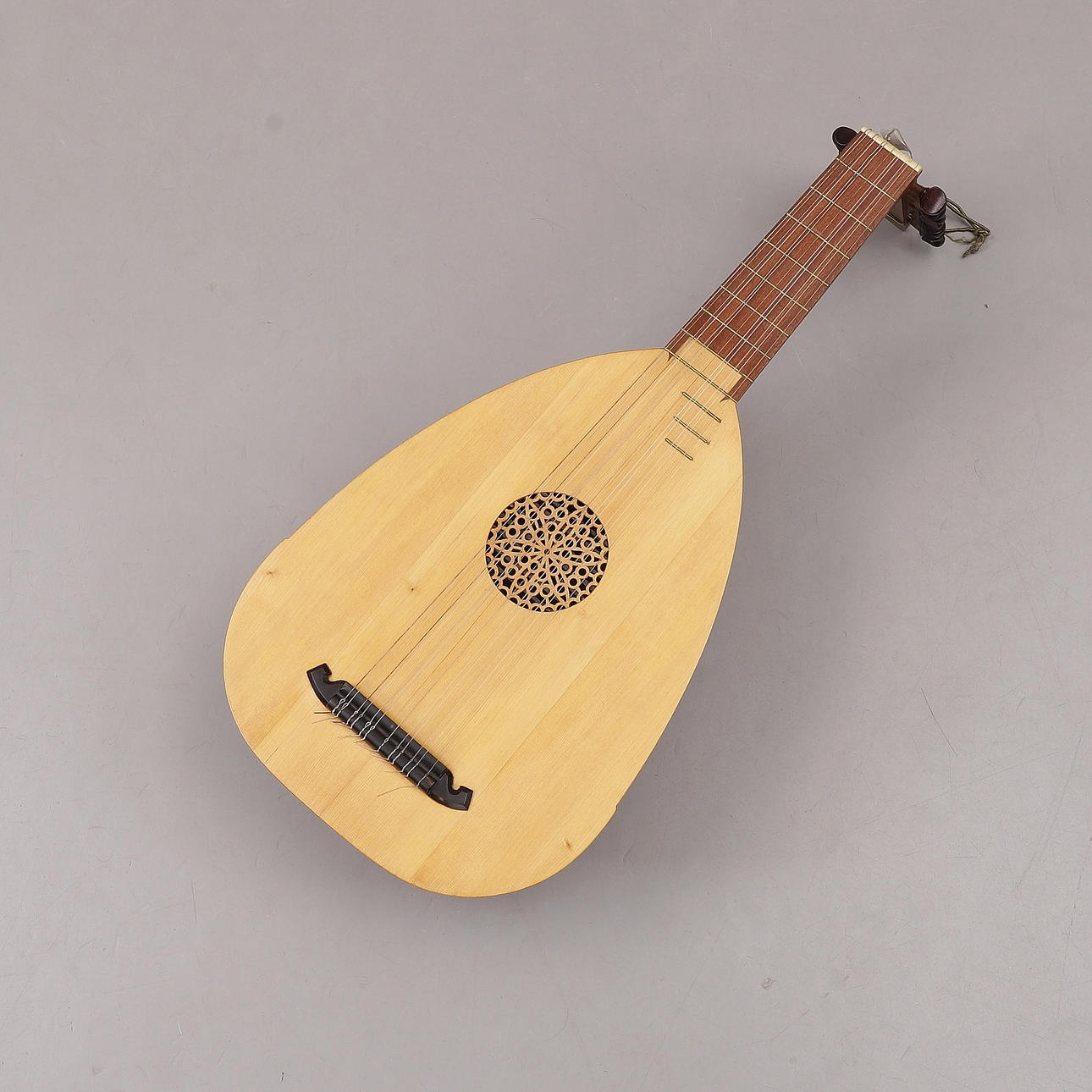 HARALD ELOFSSON. Lute, Rennäsans, "Knäckt" neck, 13-string, signed.