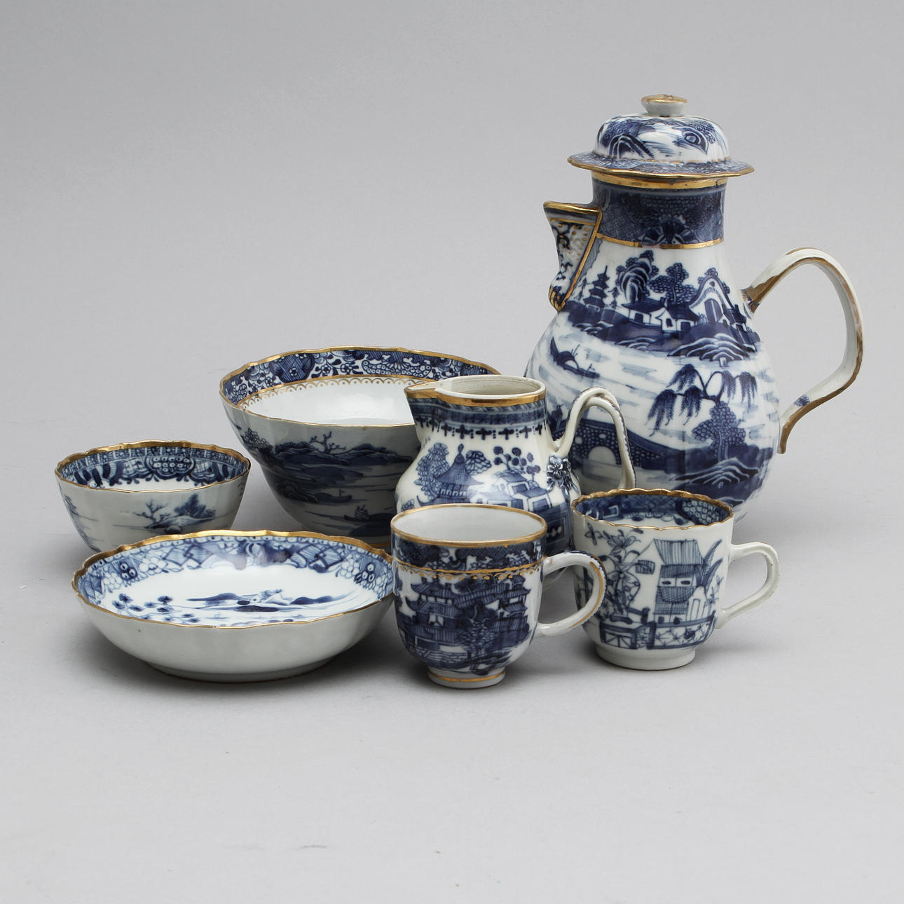 KAFFESERVISDELAR, 11 st, porslin, Kina, 1800-tal.