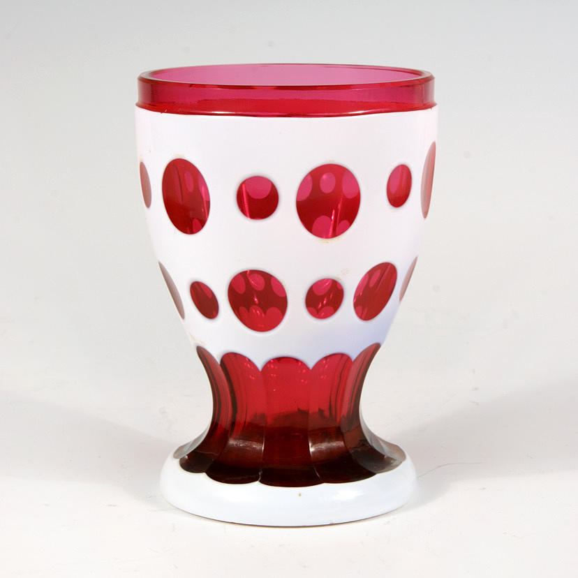 TÄCKT KOPP, troligen Böhmen, 1800-talets mitt, höjd 12,5 cm.