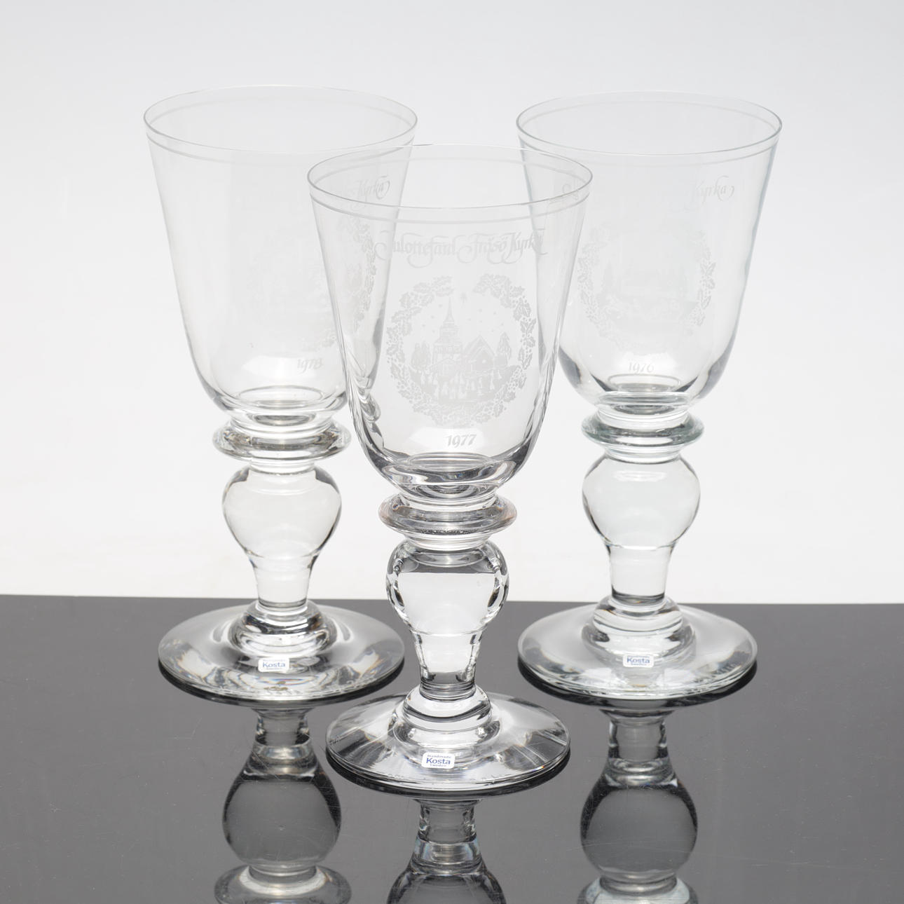 SAMLARGLAS, 3 st, Kosta, 1900-tal.