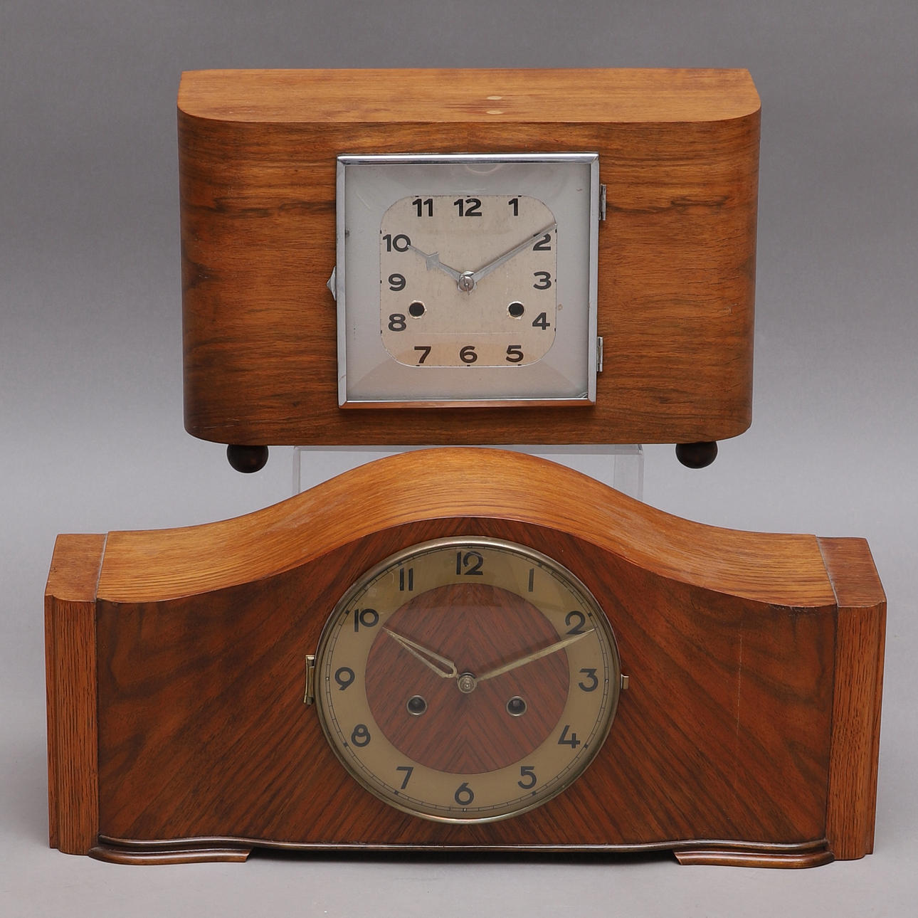 BORDSUR, 2 st, trä, 1900-tal.