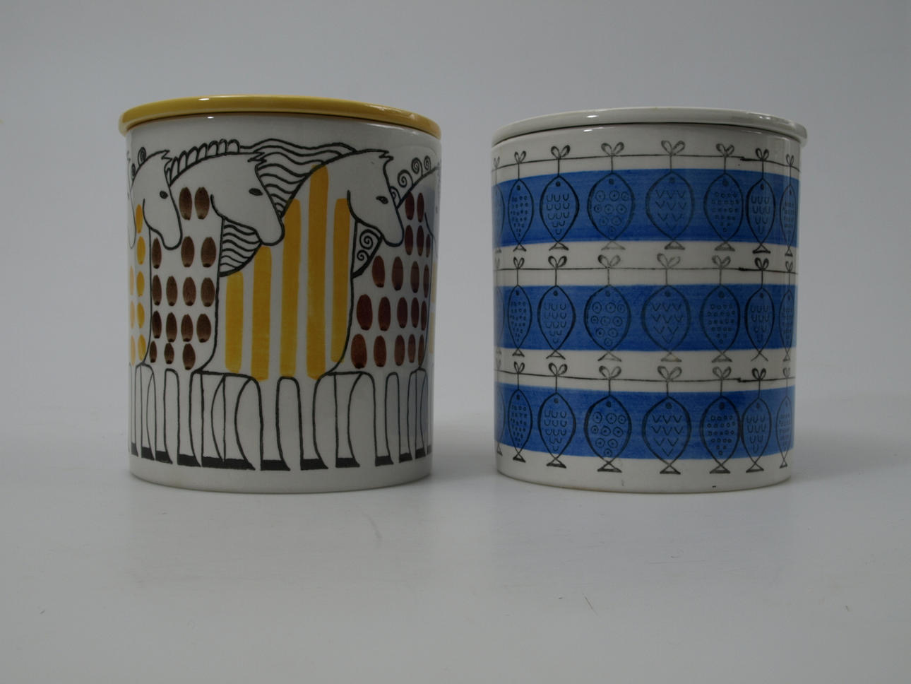 KRYDDBURKAR, porslin, 2 stycken, Uppsala-Ekeby.