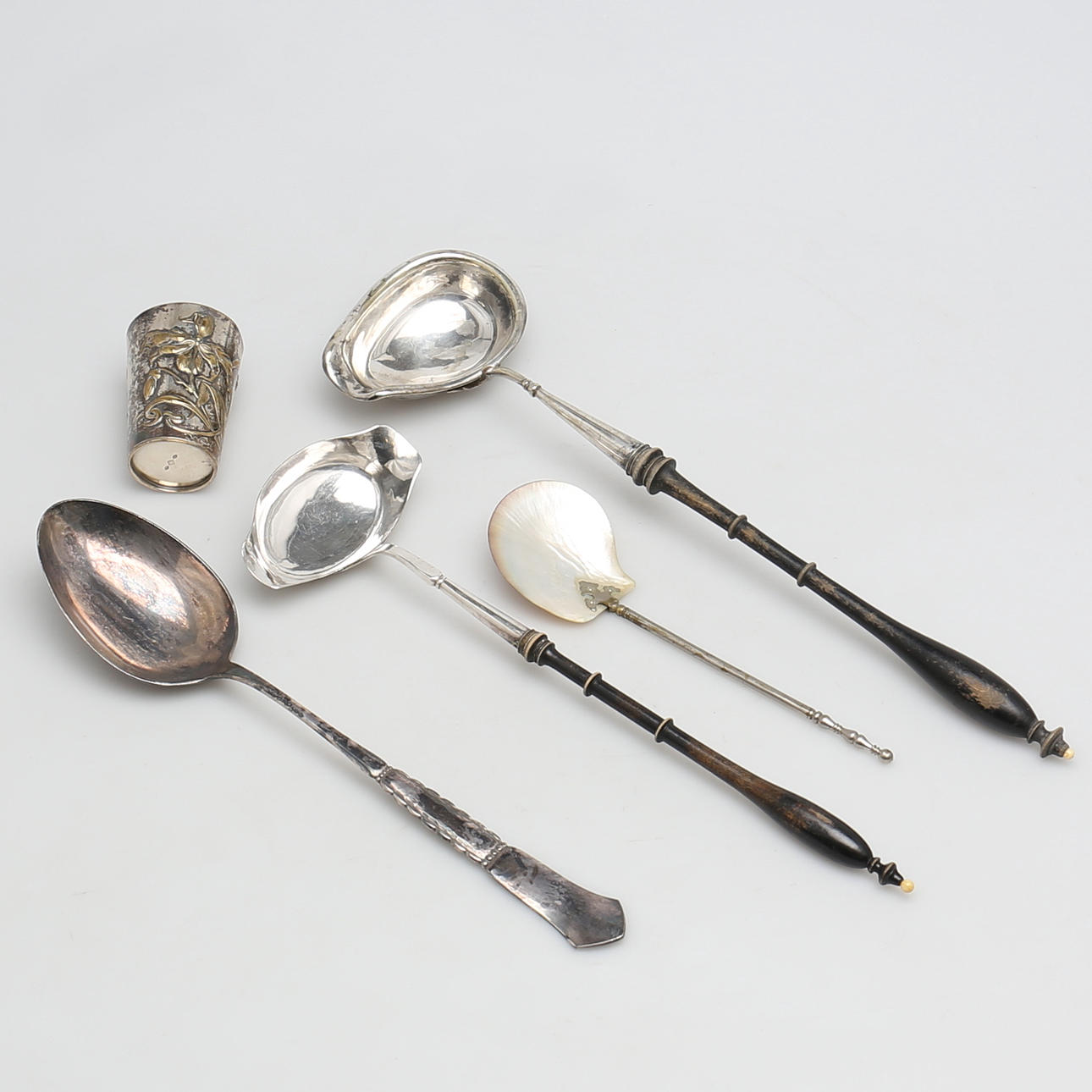 PARTI NYSILVER. 5 delar. Bl a Vas i jugend stämplad F.W.EQ ( Friedrich Wilhelm Quist, Esslingen).