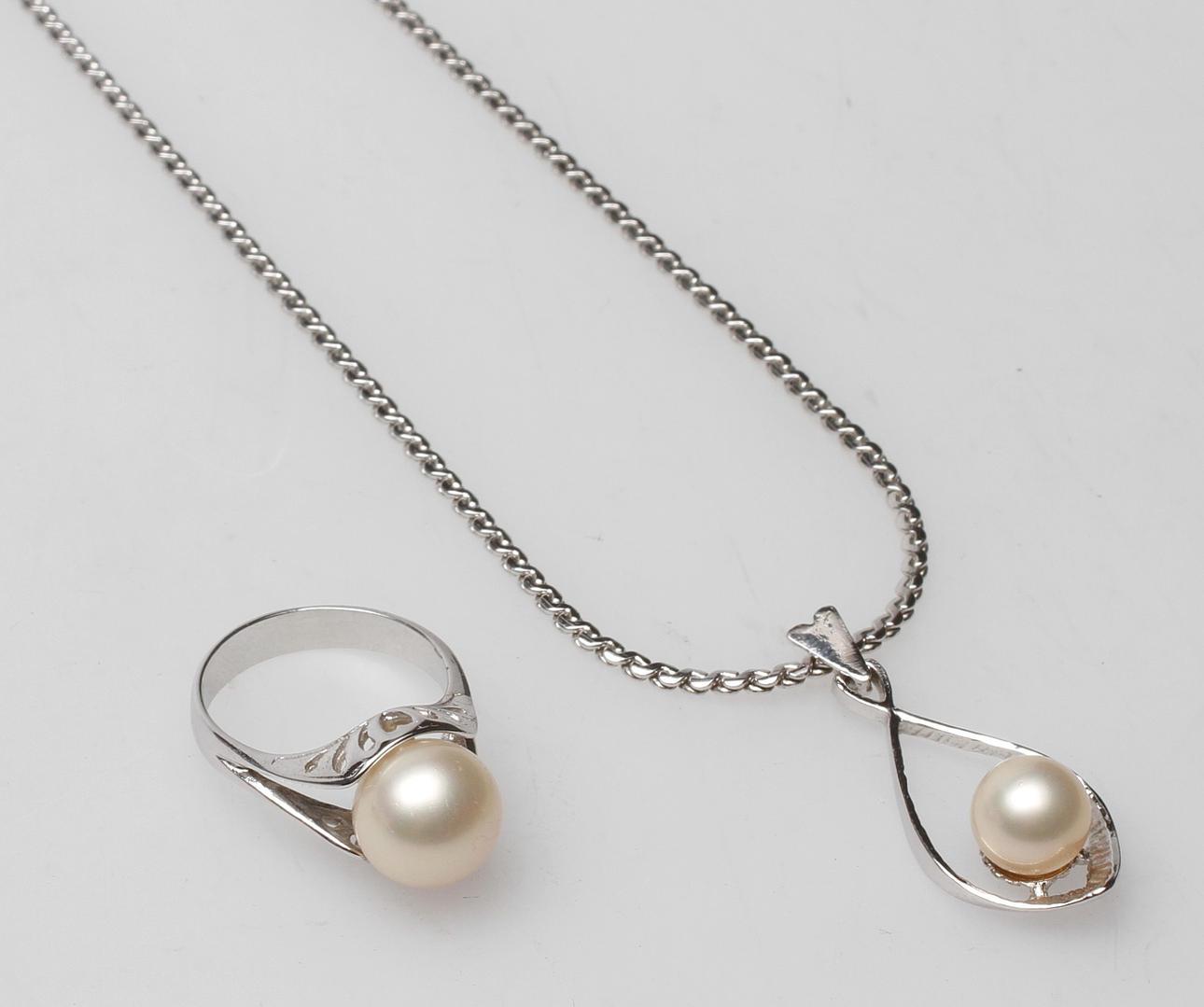 GARNITYR, 2 delar, silver och pärlor, Majorica, Spanien.