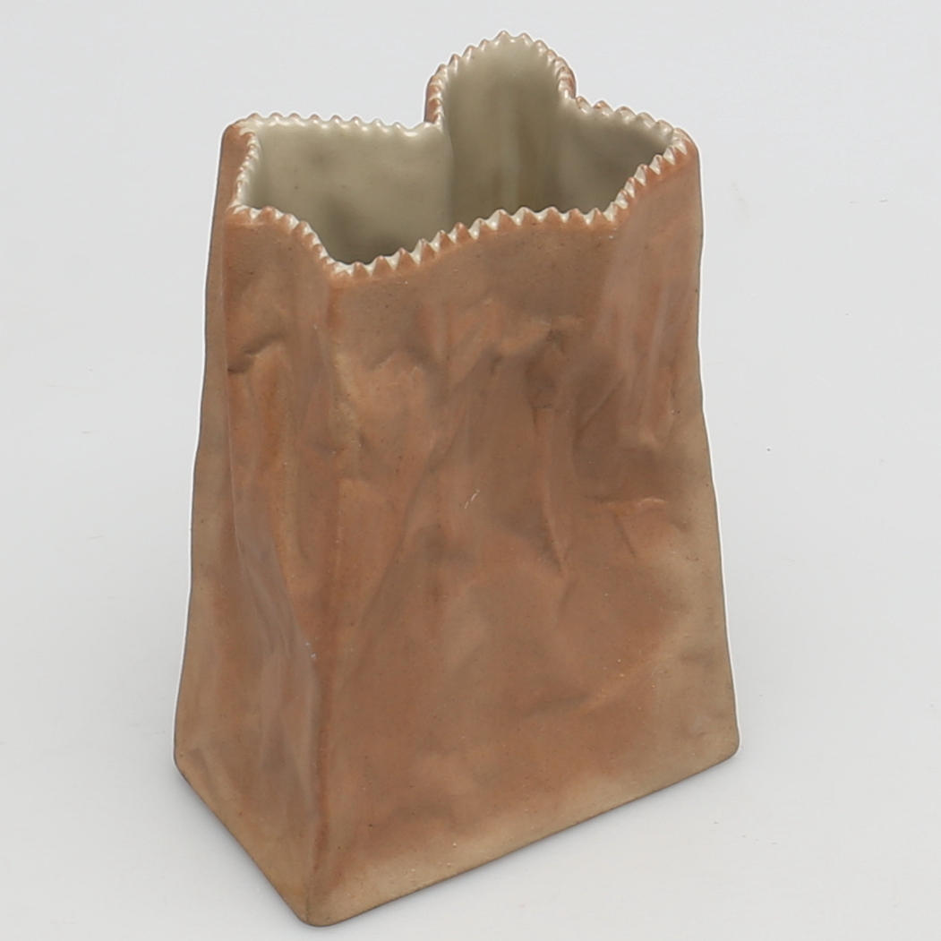 TAPIO WIRKALA. Vas/Skulptur. Keramik. "Paper bag" Rosenthal.