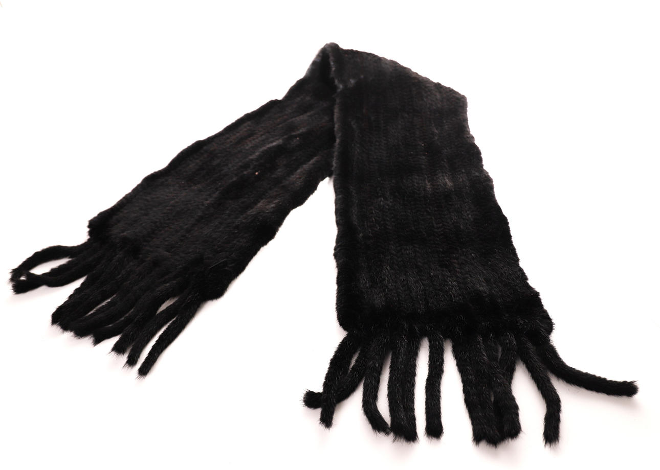 STICKAD SVART MINK HALSDUK.