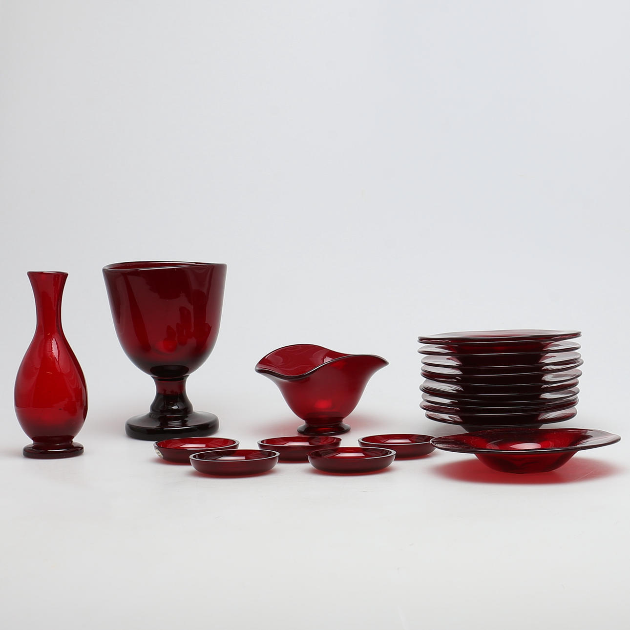 PARTI GLAS. 20 delar. Rött glas. Monika Bratt, Reijmyre.