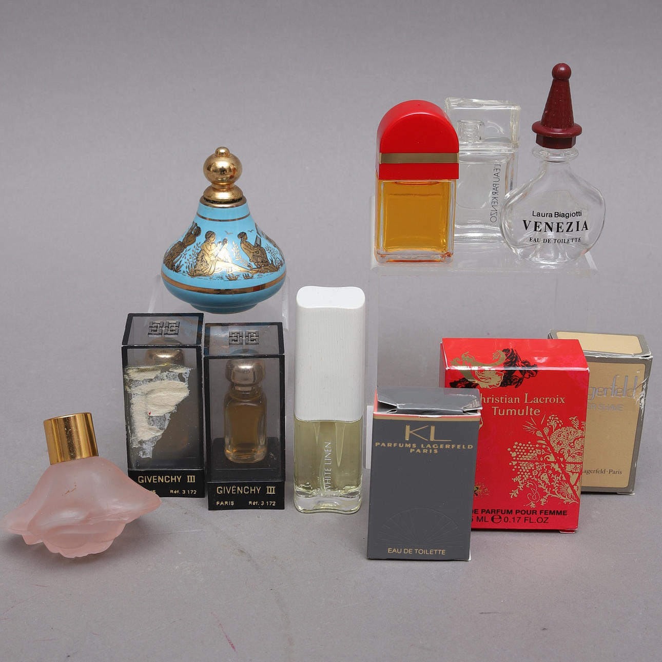 PERFUMES, 11 pcs, samples, i.a. Tumult & Red Door.