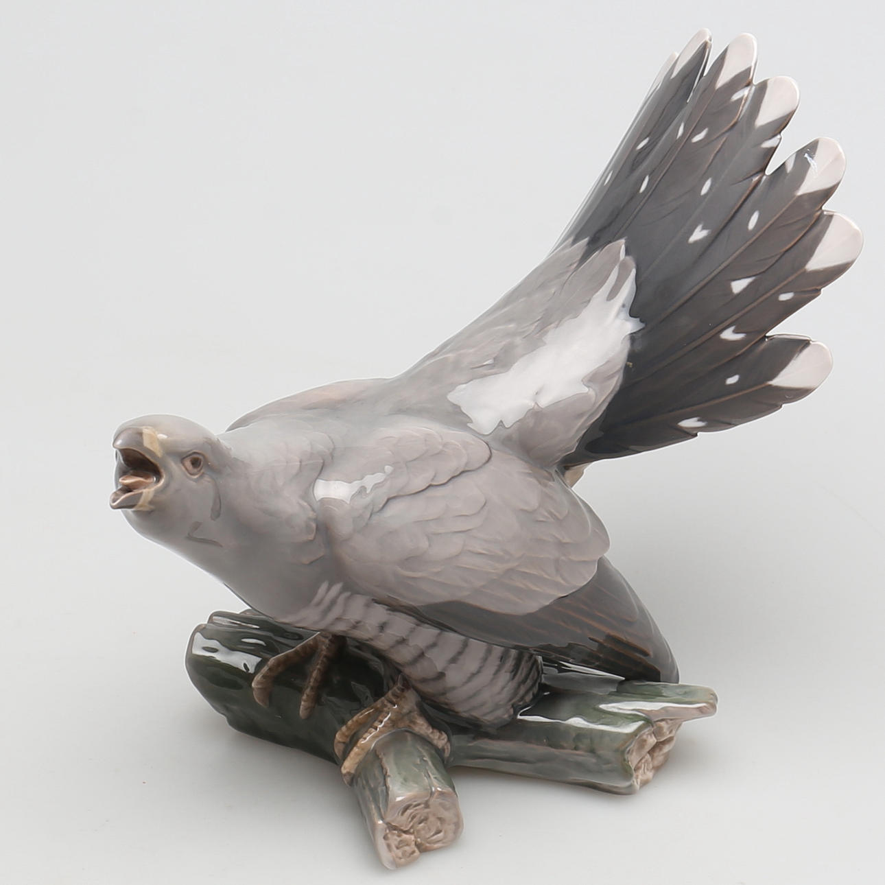 FIGURIN i porslin. Gök. Dahl Jensen. Bing & Gröndahl. Denmark.