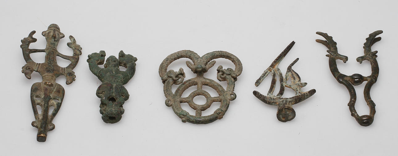 ORNAMENT, 5 st, brons, möjligen orientaliska.