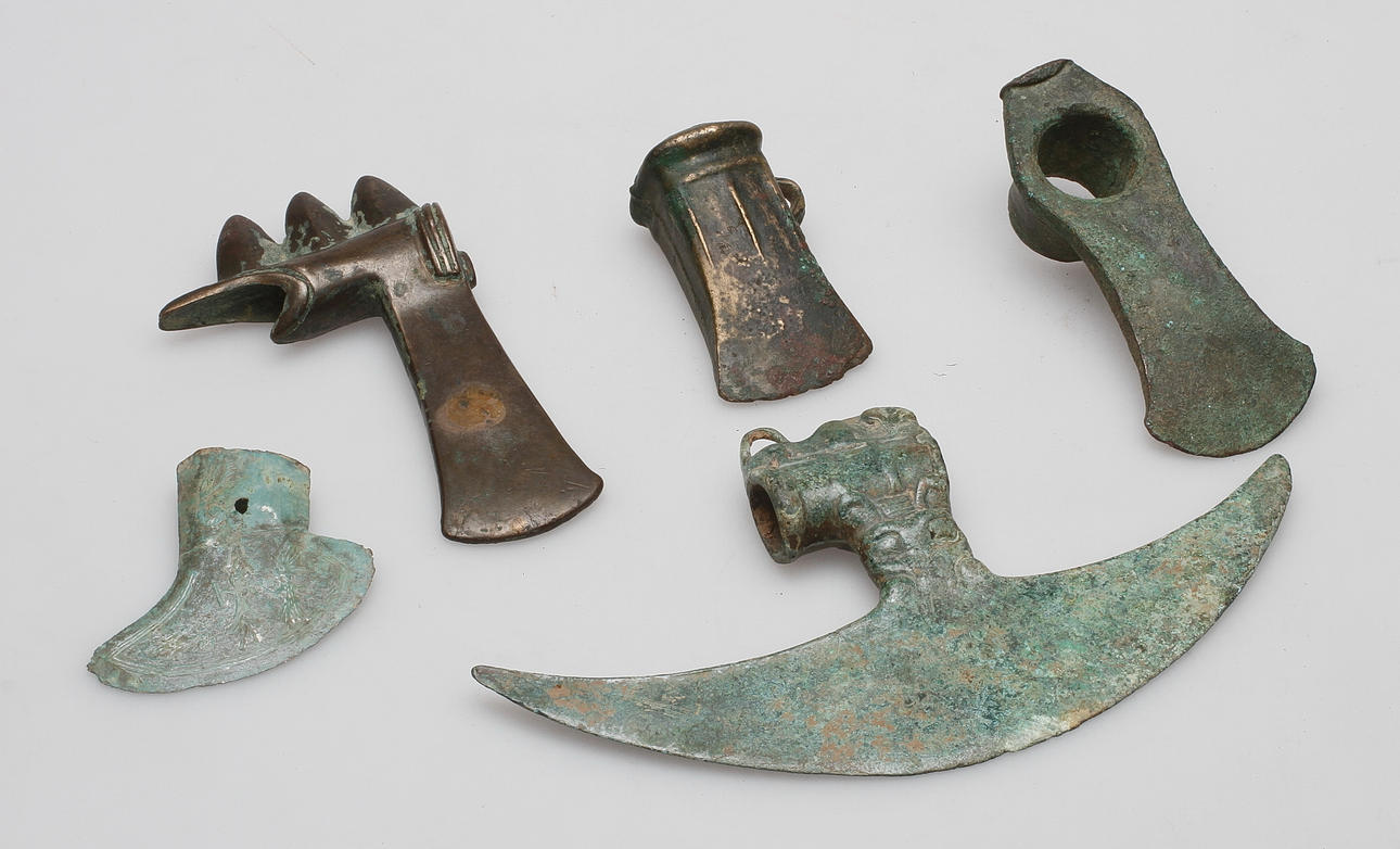 YXHUVUDEN, 5 st, brons, orientaliska/ostindiska, möjligen antika.