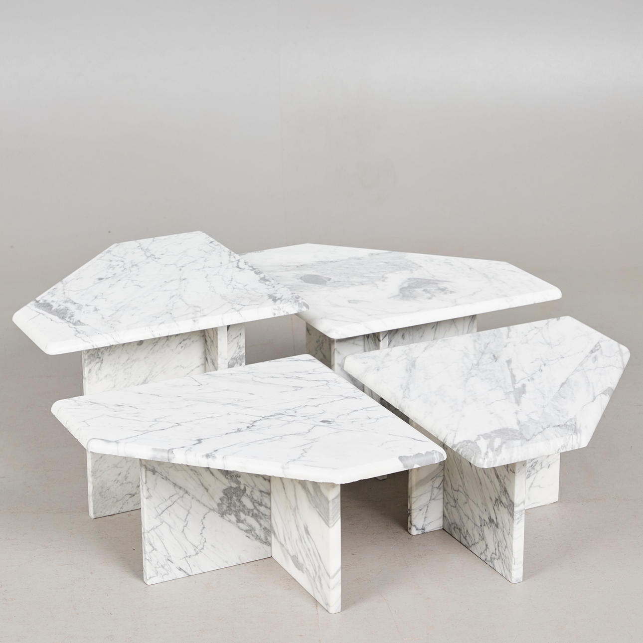 Four coffee tables / side tables, marble, Italy (4).