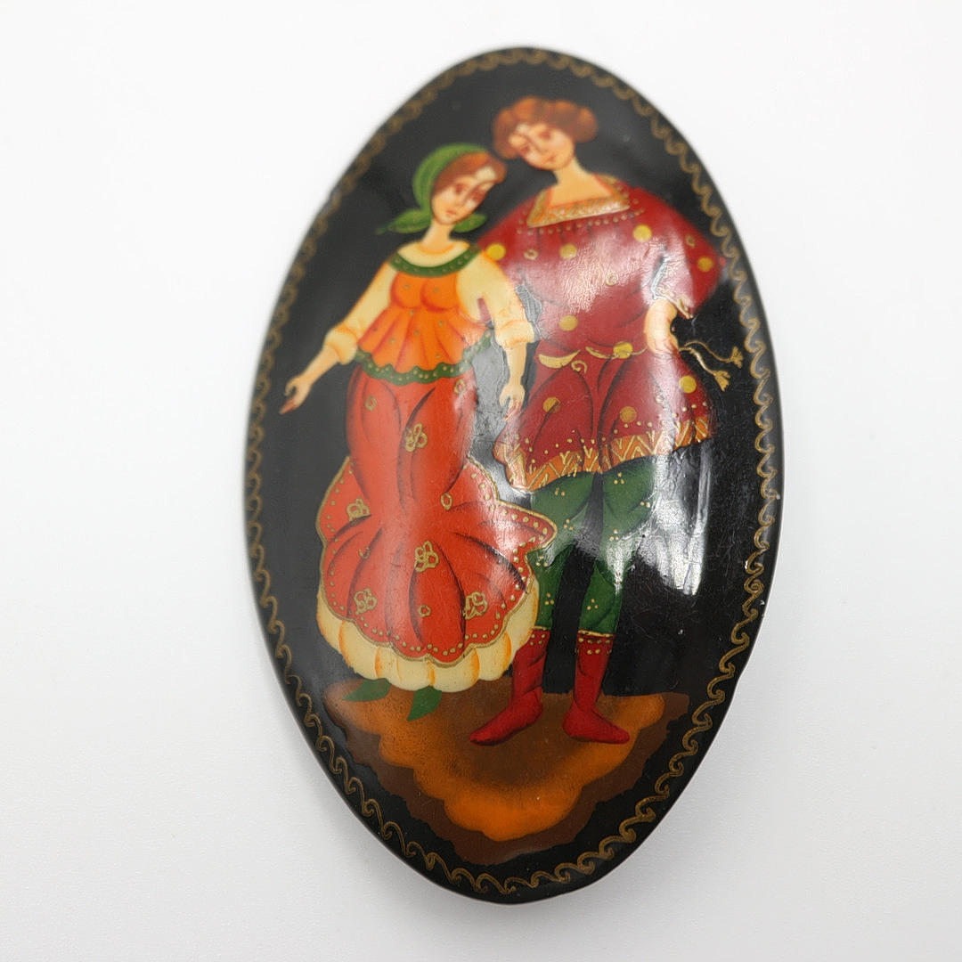 RUSSIAN LACQUER BROOCH.