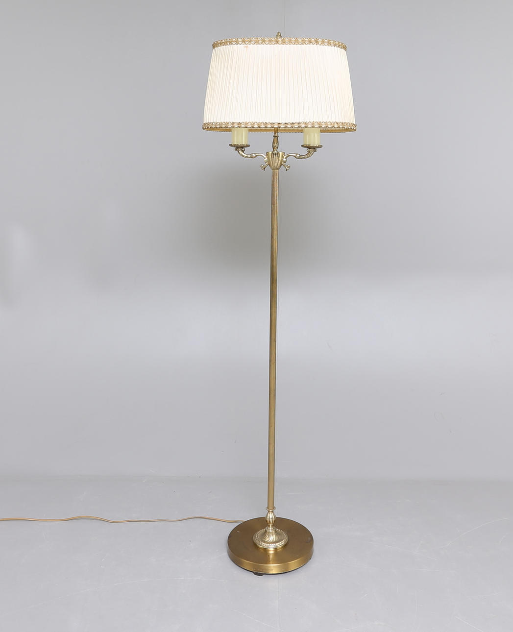 GOLVLAMPA, Mässing 1940/50-tal.