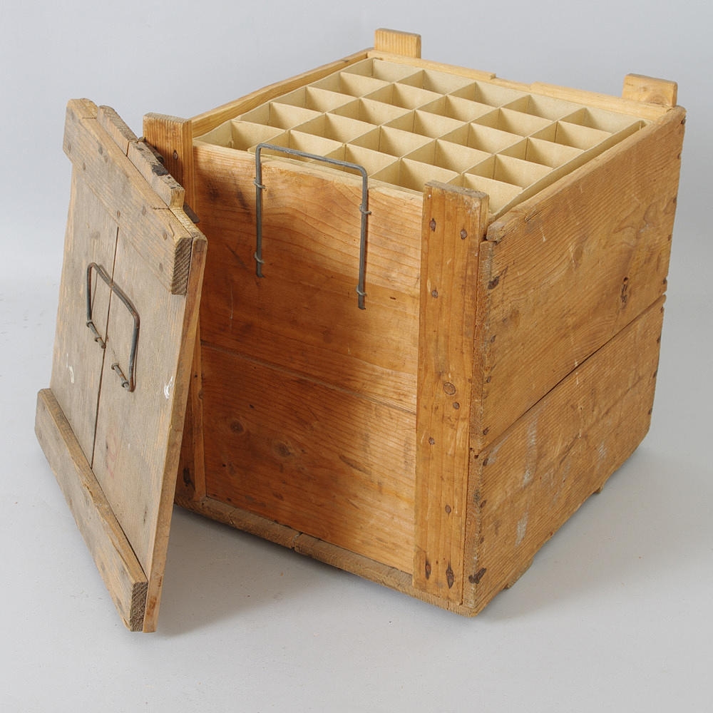 ÄGGLÅDA, trä, tidigt 1900-tal.