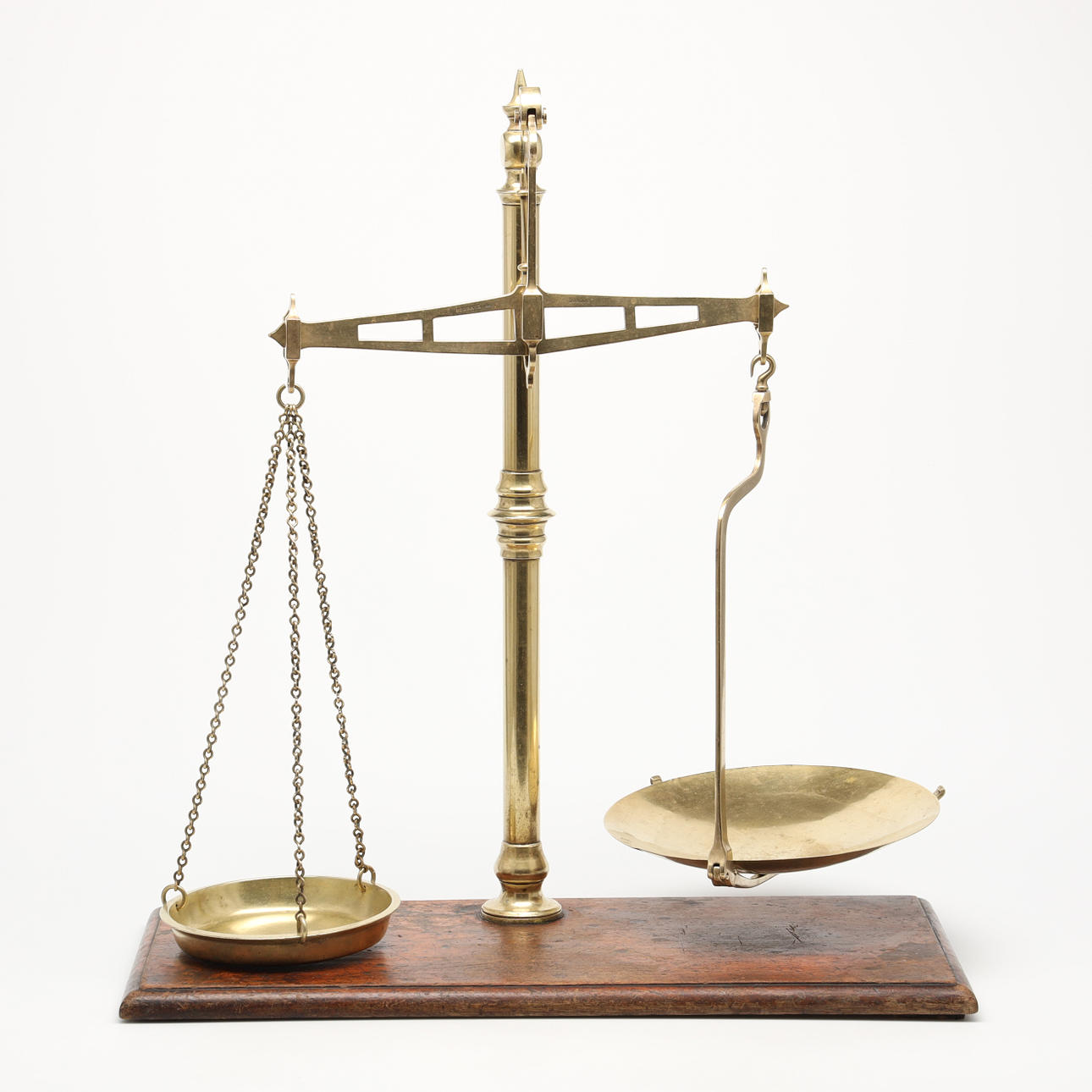 BALANCING SCALE, Degrave & Co, London.