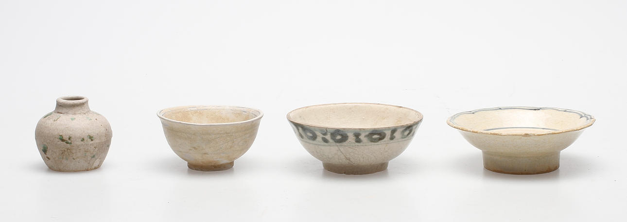 SKÅLAR, 3 st samt VAS, keramik, ostindiska, antika.