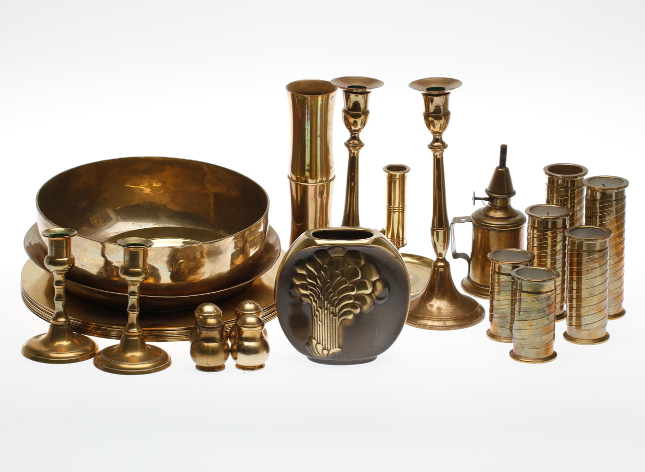 MÄSSINGSFÖREMÅL, 43 delar.