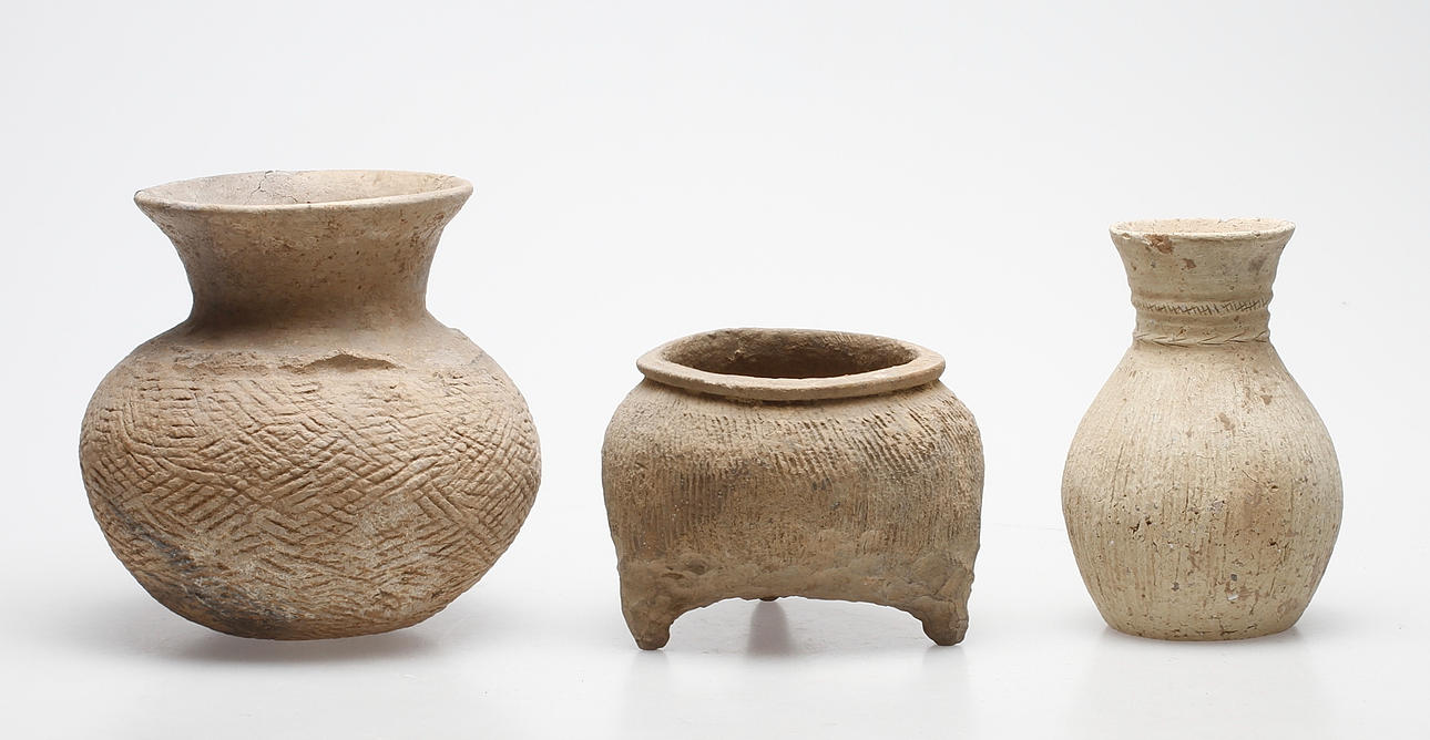 VASER, 2 st och SKÅL, keramik, möjligen ostindien, antika.