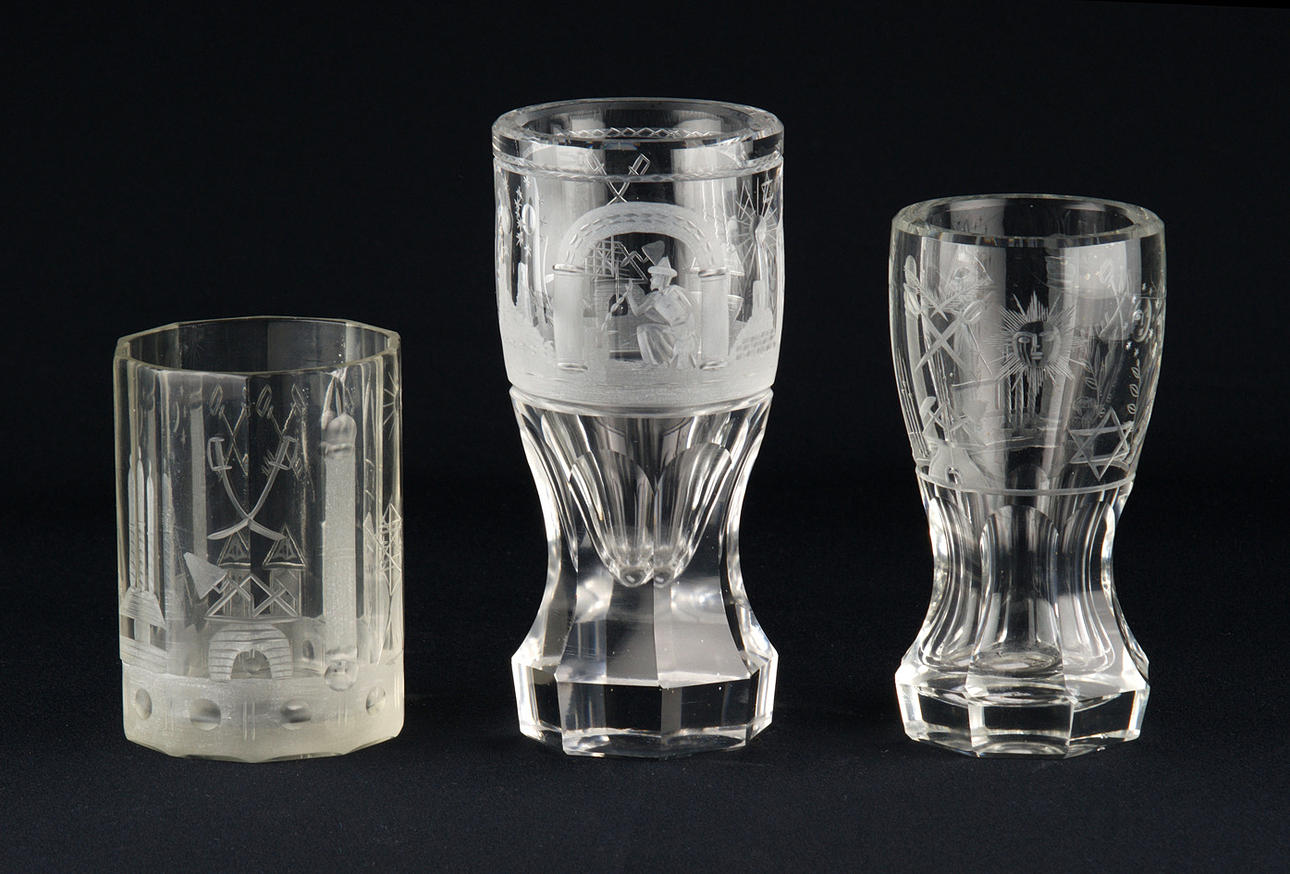 BOXGLAS, tre stycken, 1900-tal, troligen Tyskland.