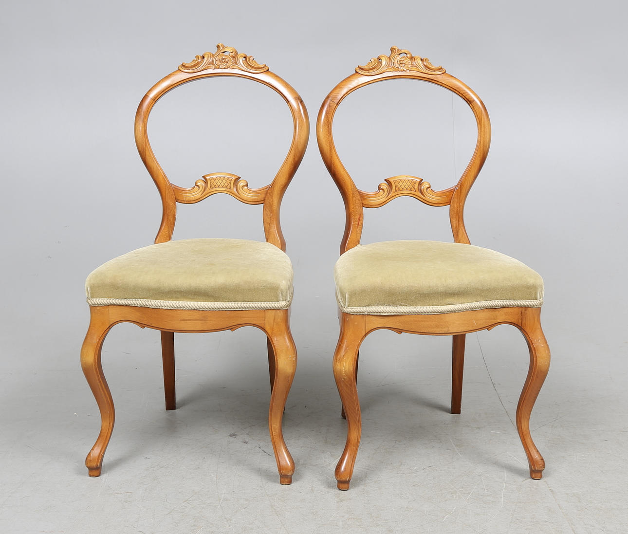 STOLAR, ett par, rokokostil, 1900-tal.