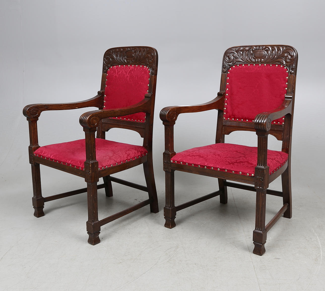 KARMSTOLAR, ett par, 1900-talets första kvartal.