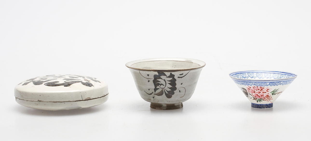 LOCKDOSA samt SKÅLAR, 2 st, keramik, Kina.