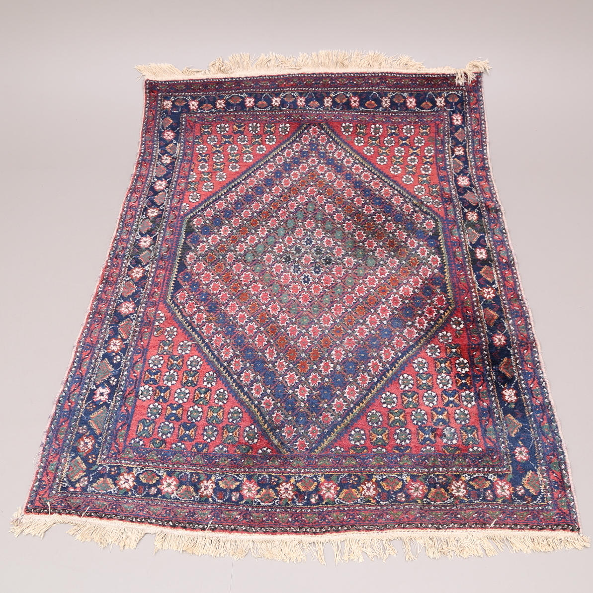 MATTA, afrikansk, handknuten, 164 x 211 cm.