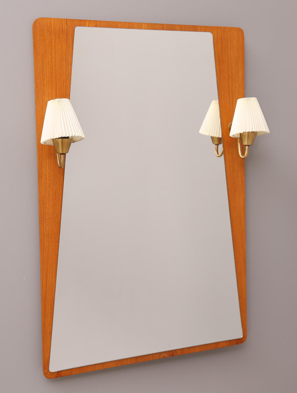 VÄGGSPEGEL med LAMPETTER, teak, 1940/50-tal.