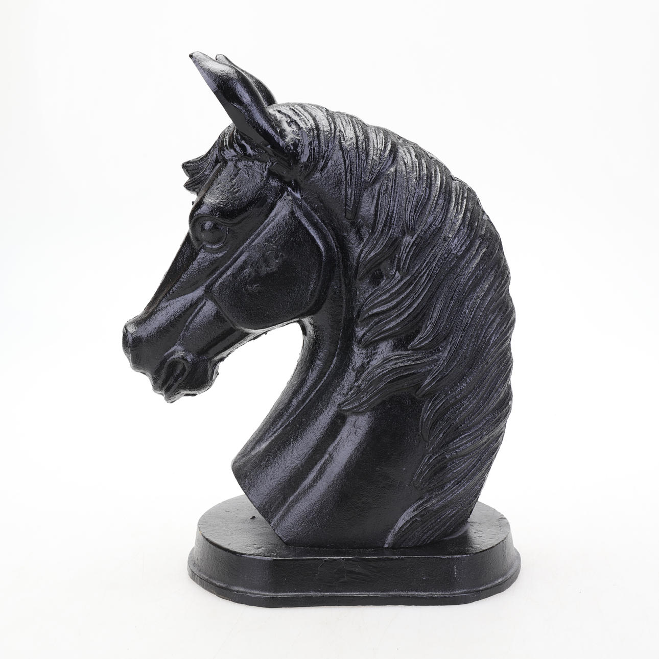 SKULPTUR i form av hästhuvud.