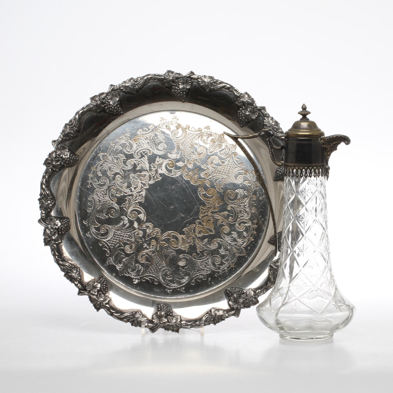 BRICKA samt KANNA, nysilver och glas, 1900-tal.