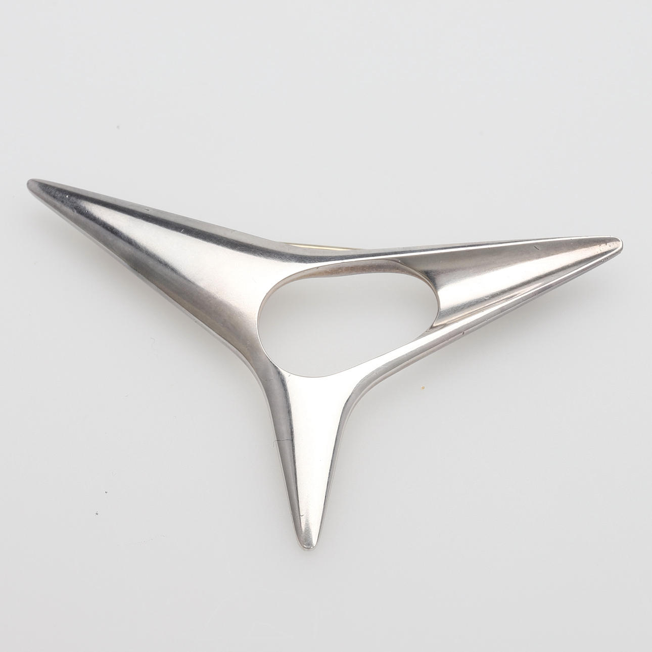 HENNING COUPLING BROOCH.