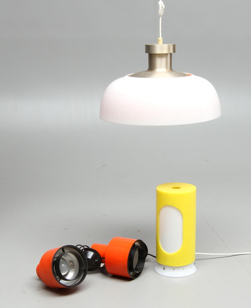 TAKLAMPA Husqvarna, BORDSLAMPA samt VÄGGLAMPOR 2 st. 1960/70-tal.