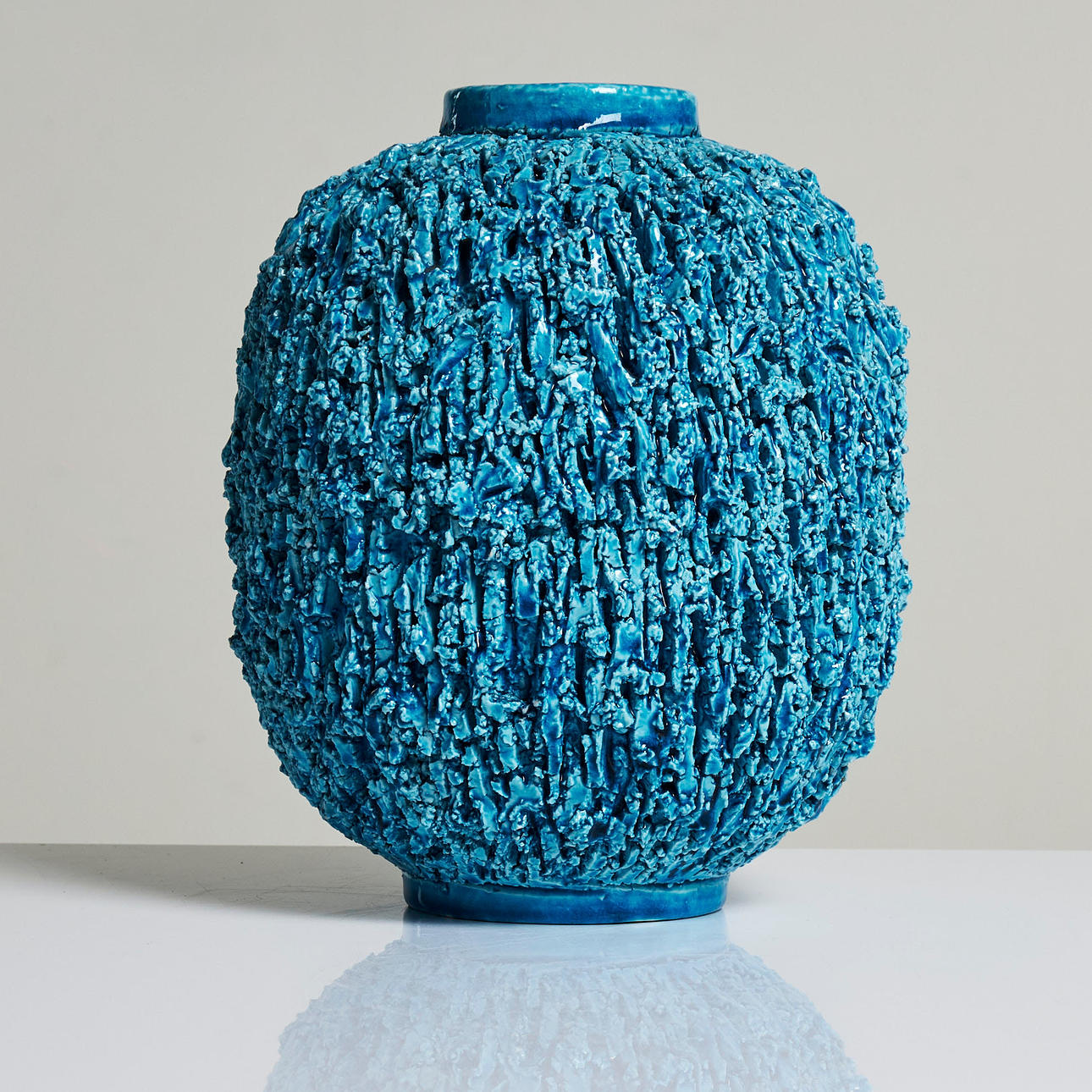 GUNNAR NYLUND. Vase, Rörstrand, ceramics, "Chamotte", blue glaze.