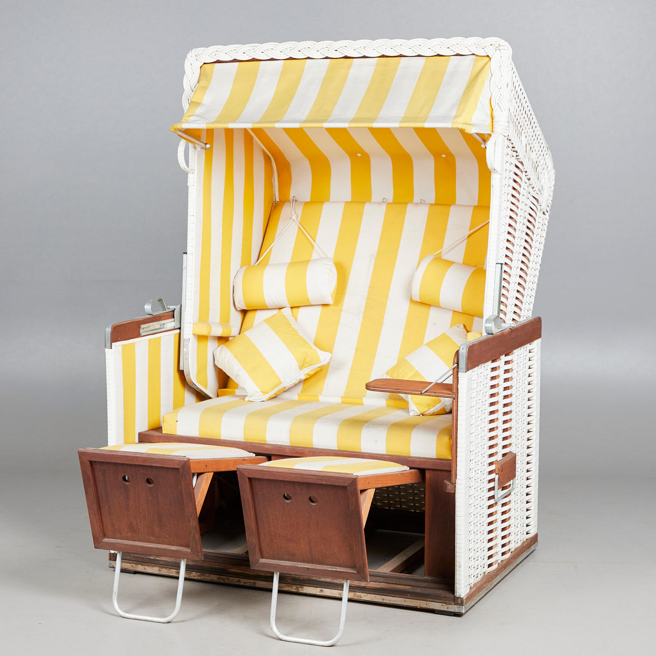 Strandkorb, Holz, Stoff.