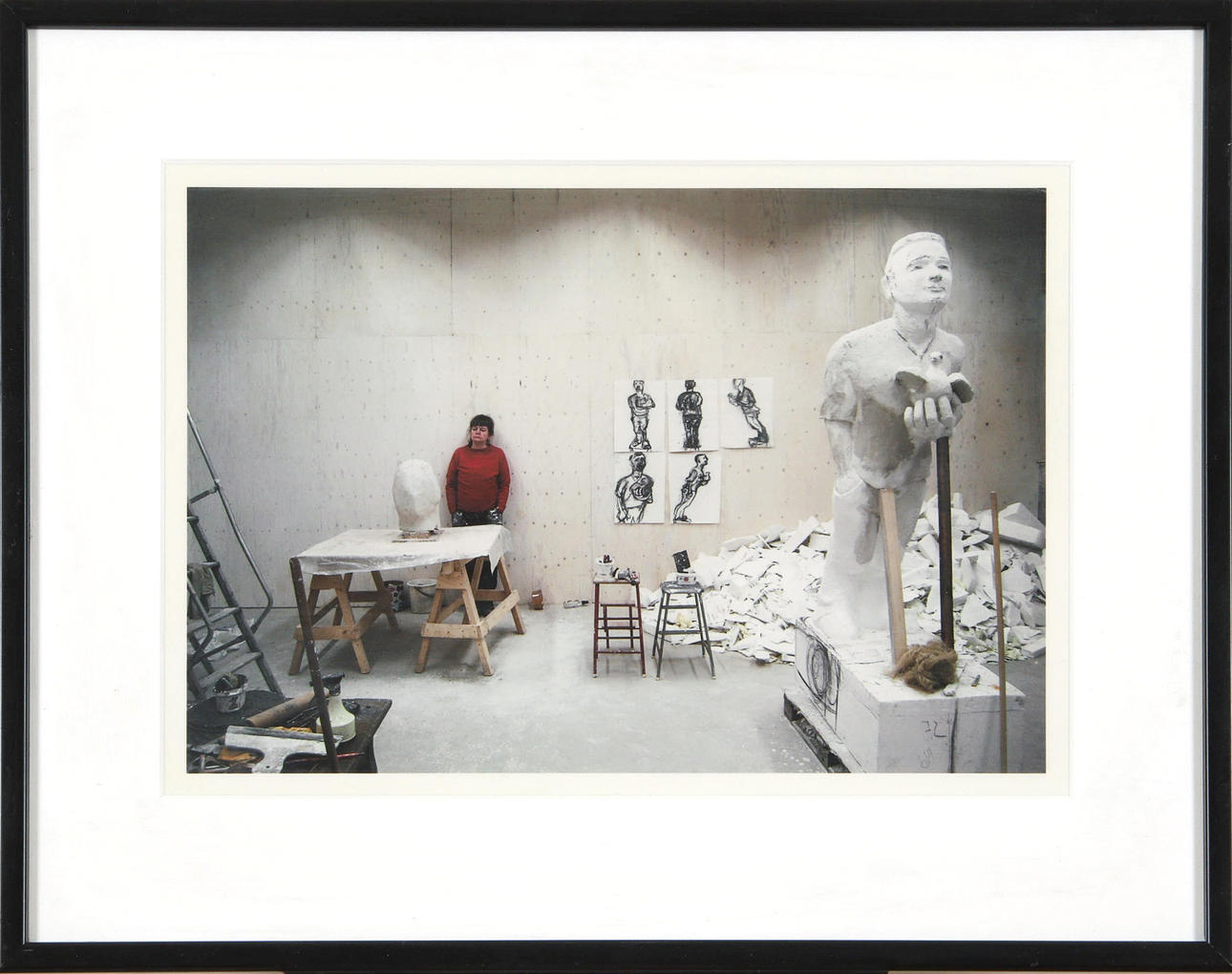 OKÄND KONSTNÄR. Astrid Göransson in her studio, photograph, unsigned.