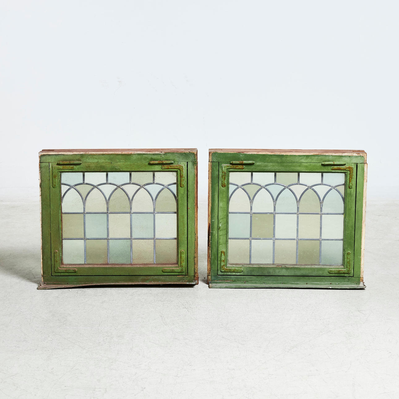 VINDUER, 1 par, blyindfattet glas.