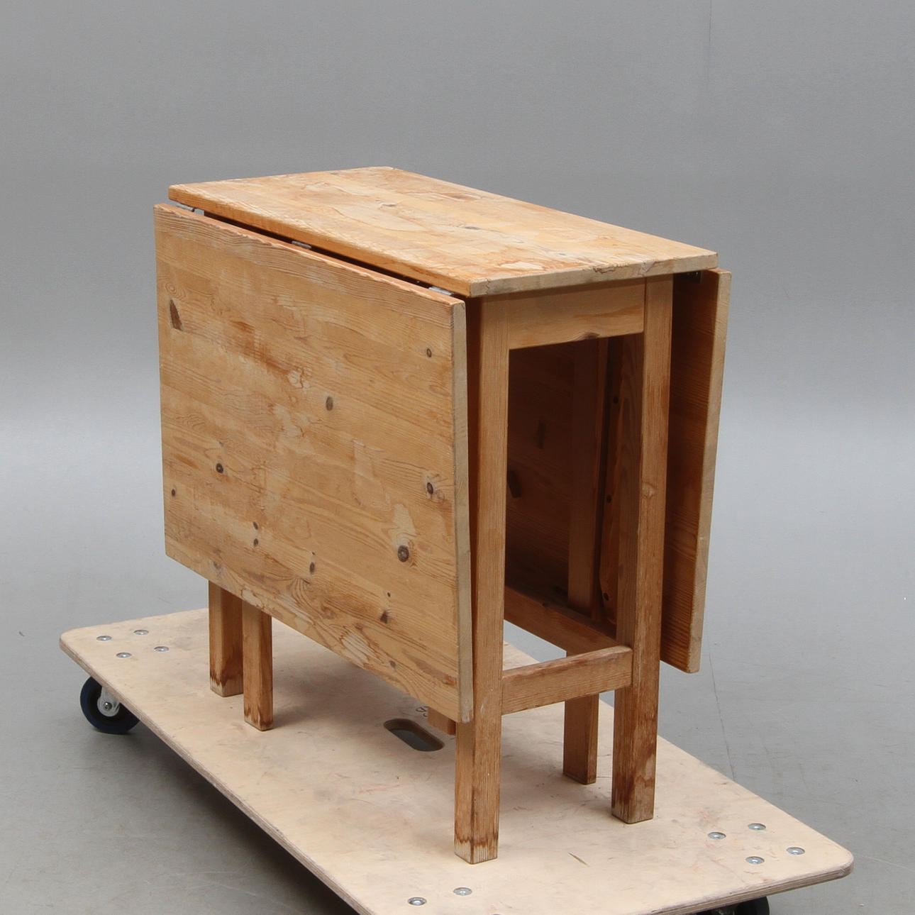 SLAGBORD, furu, 1900-talets andra hälft.