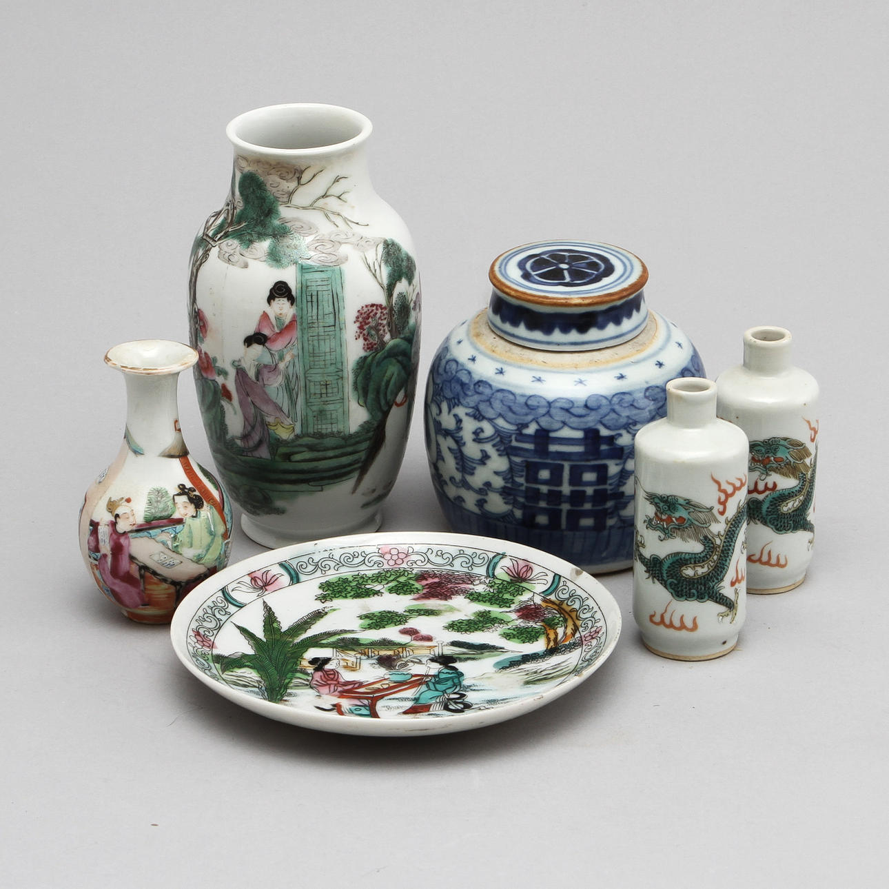 MINIATYRER, 4 st, FAT samt VAS, porslin, Kina, 1800- och 1900-tal.