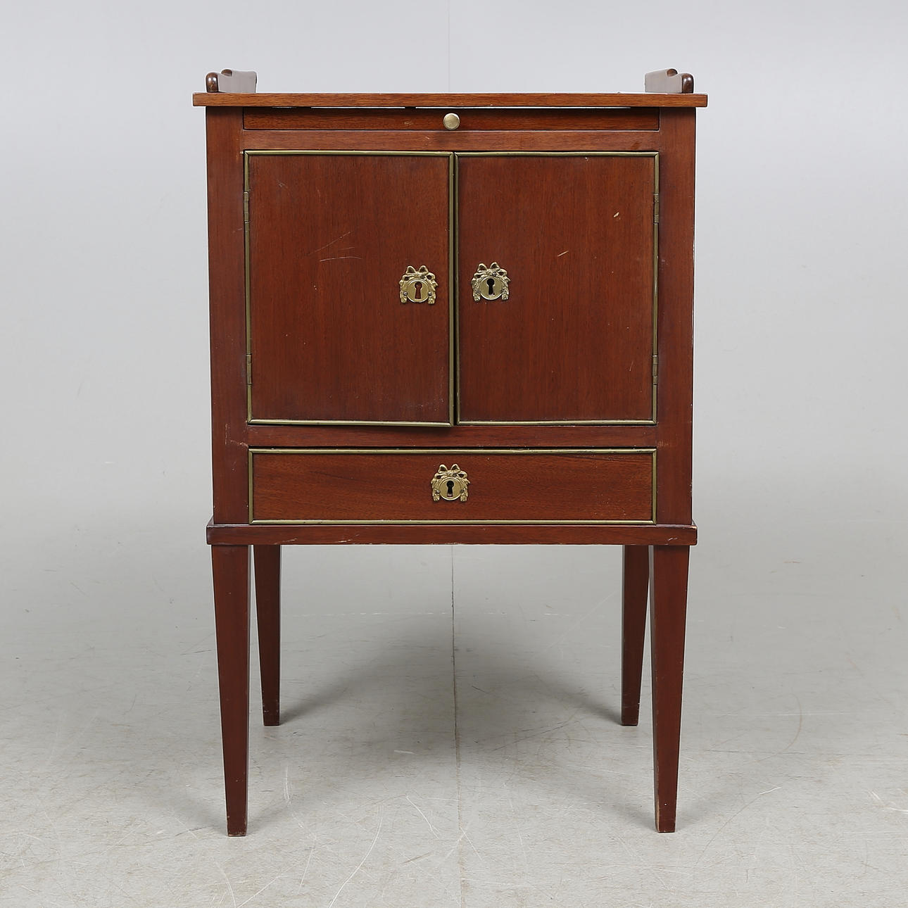 POTTSKÅP, sengustaviansk-stil, 1900-tal.