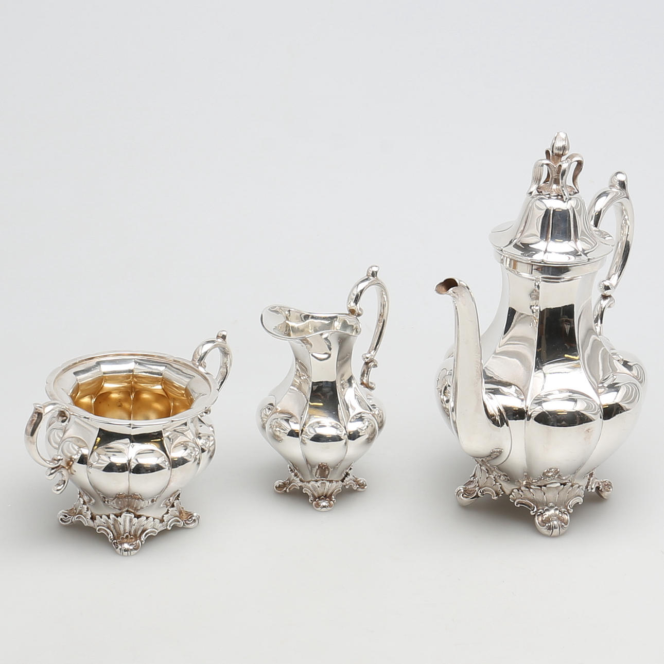 KAFFESERVIS i nysilver. 3 delar. Rokoko-stil. C.G. Hallberg.