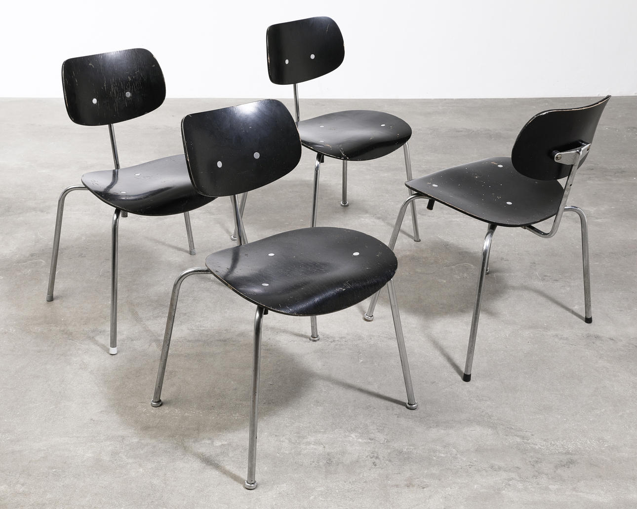 EGON EIERMANN. 4 Stühle Modell SE 68 für Wilde & Spieth. (30-2).