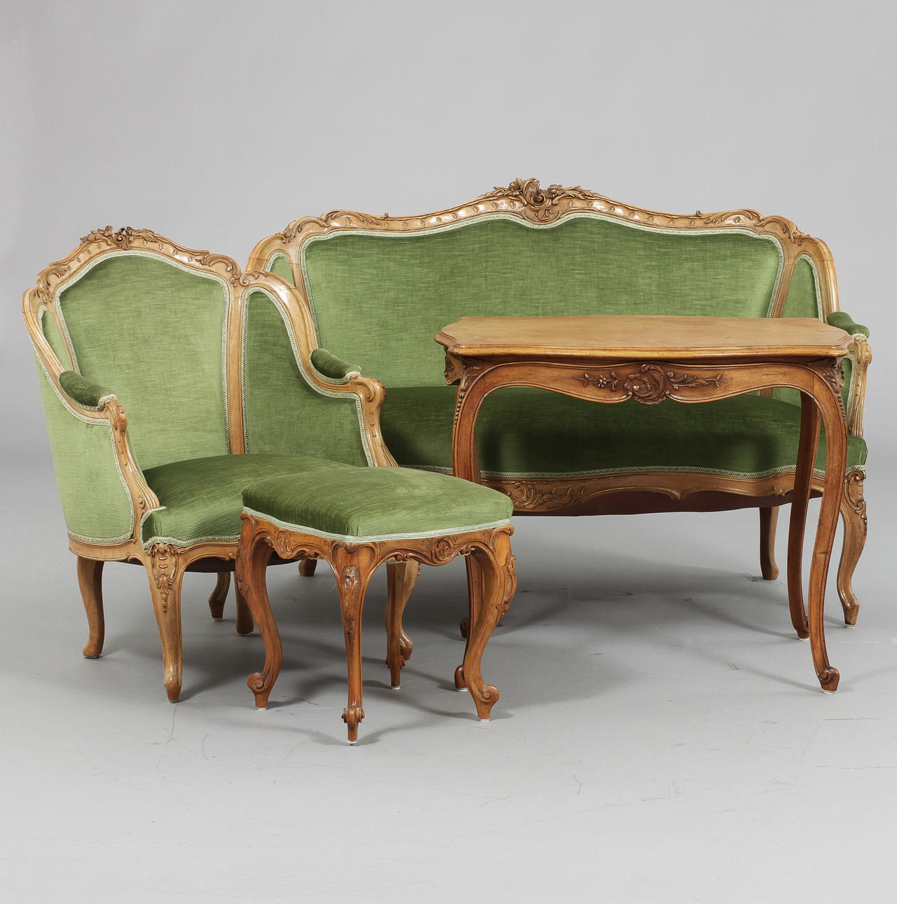 SALONGSMÖBEL, 4 delar, nyrokoko.