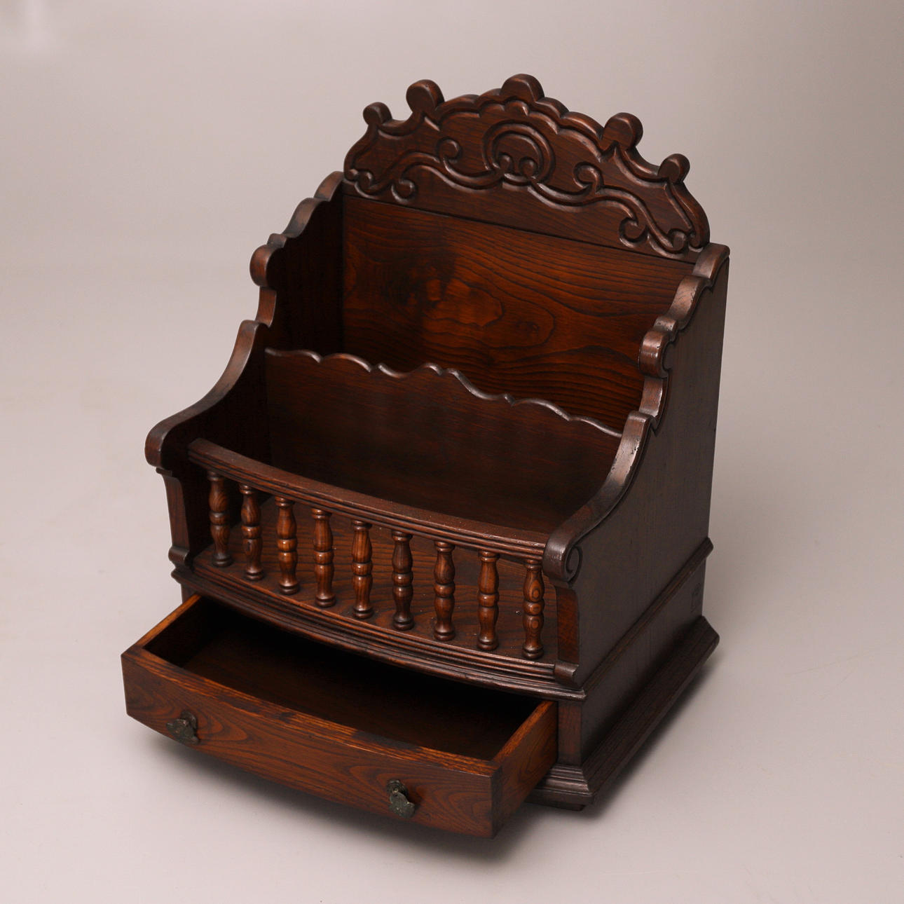 MUEBLE LICORERO, estilo rústico, años 50.